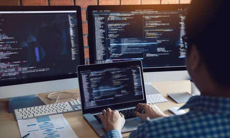 数据科学选型:R与Python如何赋能五河县网站建设?